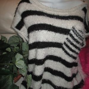 NEW daytrip black/white short sleeve sweater L